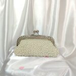 Булчинска чантичка с перлички айвъри