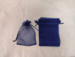 Сини подаръчни торбички размер 9/12 см.
