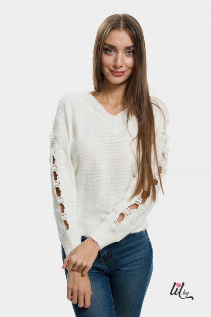 Бял дамски пуловер