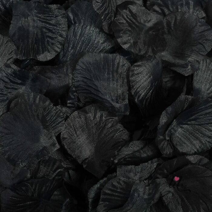 Черни листенца