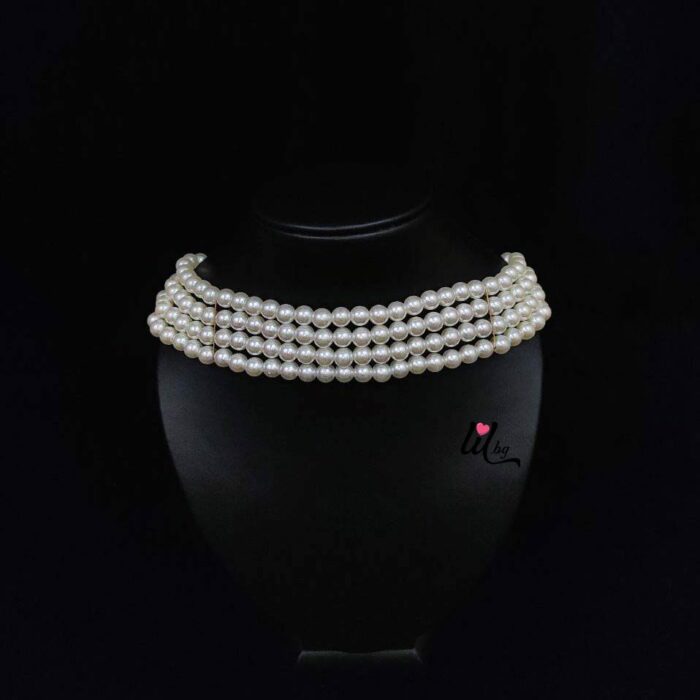 pearls lady in love