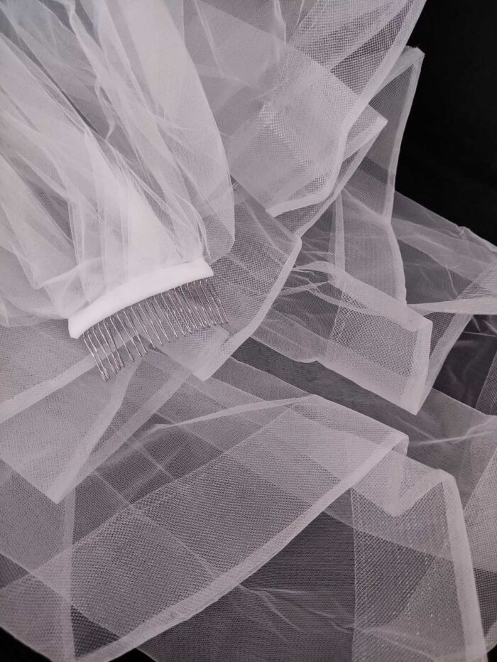 white lil wedding veil