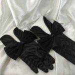 Черни сатенени ръкавици