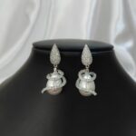Булчински обеци с перла и извита форма