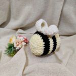 Плетена играчка пчеличка A10